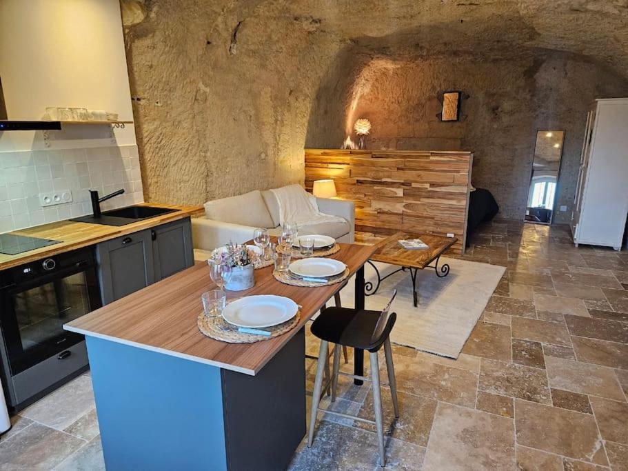 Charmante Maison Troglodyte Loire Valley Rochecorbon Exterior foto